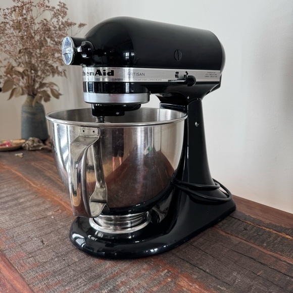 KitchenAid Artisan 5 Qt Stand Mixer – Black (5 Qt, Whisk + Dough Hook) - Picture 1 of 3